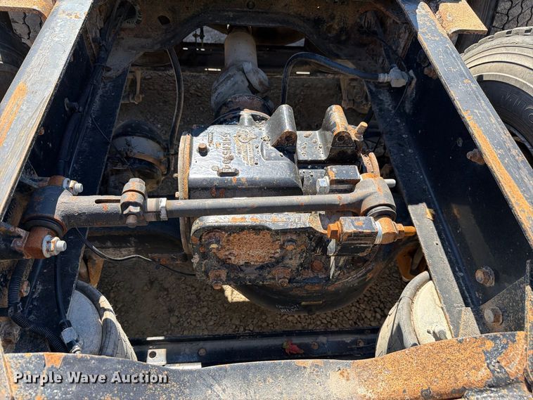 image for item FJ2020 2005 Mack CV713 semi truck