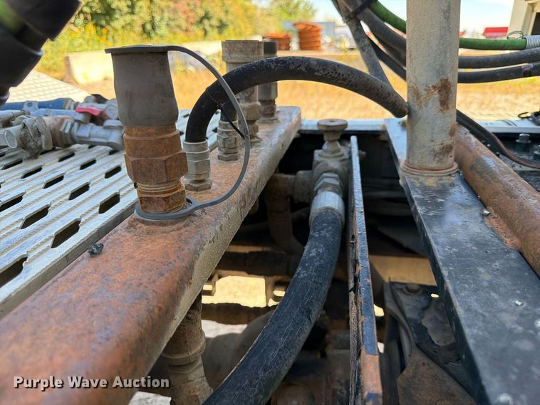 image for item FJ2020 2005 Mack CV713 semi truck