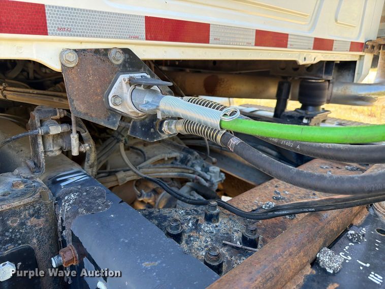 image for item FJ2020 2005 Mack CV713 semi truck