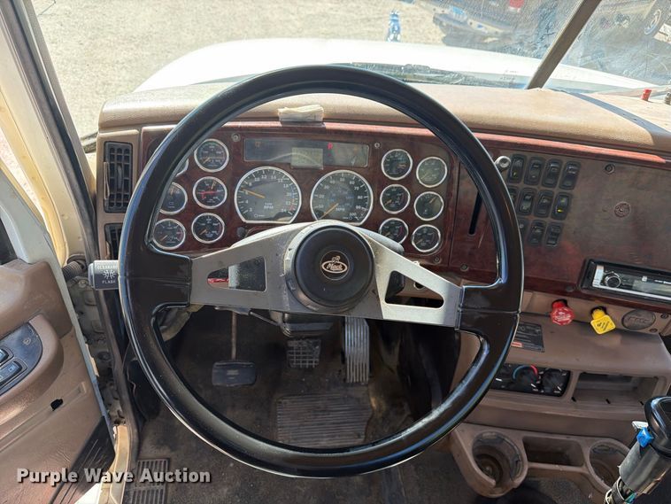 image for item FJ2020 2005 Mack CV713 semi truck