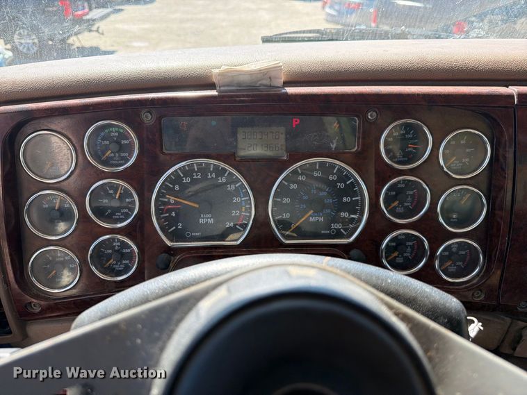 image for item FJ2020 2005 Mack CV713 semi truck