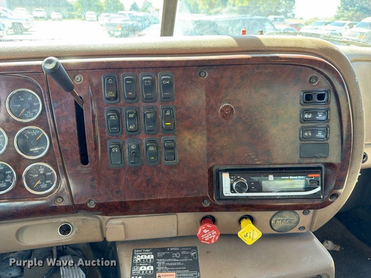image for item FJ2020 2005 Mack CV713 semi truck