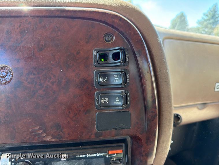 image for item FJ2020 2005 Mack CV713 semi truck