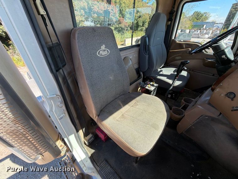 image for item FJ2020 2005 Mack CV713 semi truck