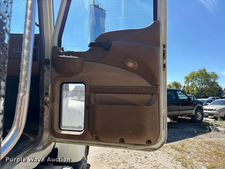 image for item FJ2020 2005 Mack CV713 semi truck
