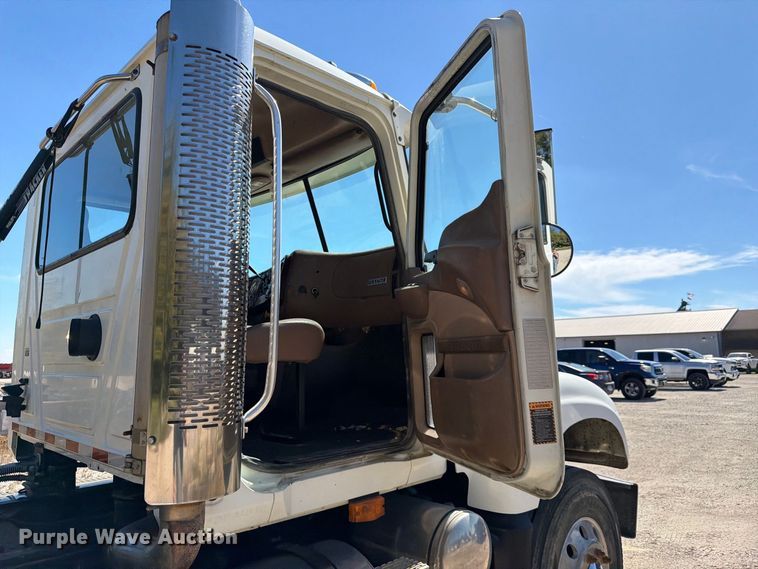 image for item FJ2020 2005 Mack CV713 semi truck