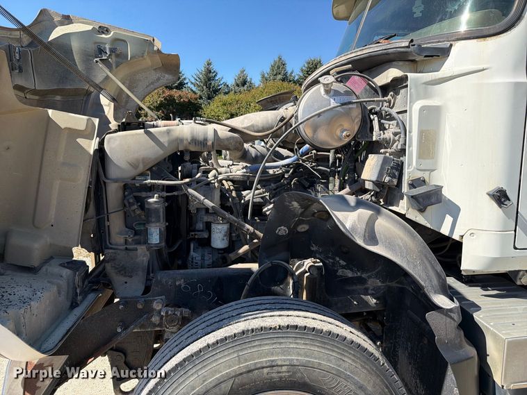 image for item FJ2020 2005 Mack CV713 semi truck