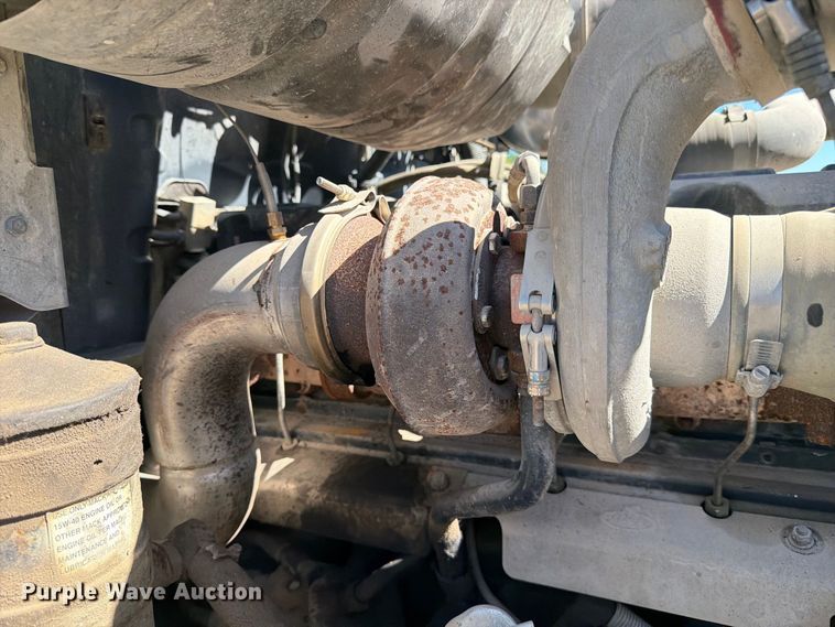 image for item FJ2020 2005 Mack CV713 semi truck