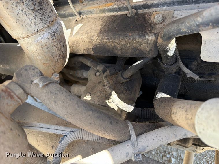 image for item FJ2020 2005 Mack CV713 semi truck