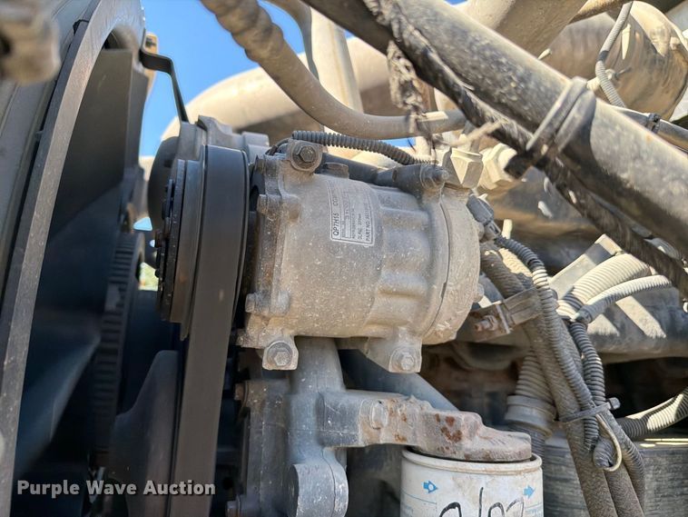 image for item FJ2020 2005 Mack CV713 semi truck