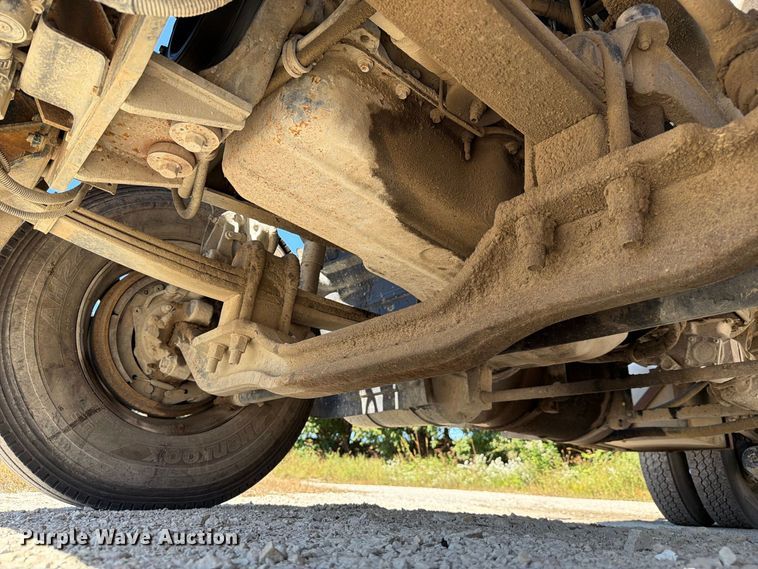 image for item FJ2020 2005 Mack CV713 semi truck