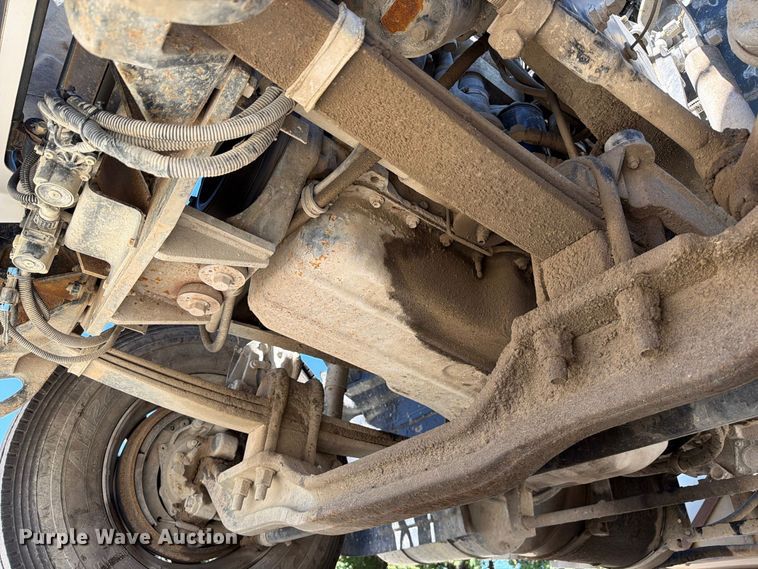 image for item FJ2020 2005 Mack CV713 semi truck