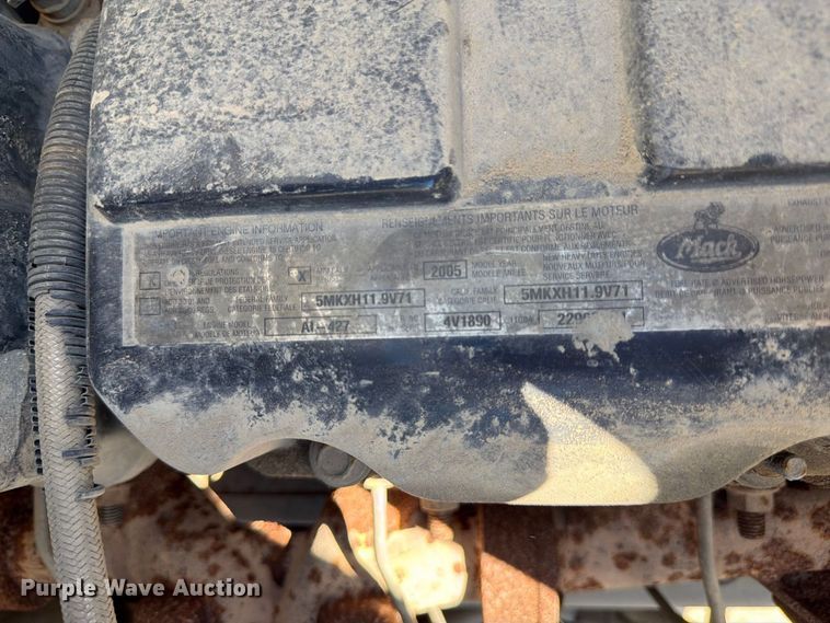 image for item FJ2020 2005 Mack CV713 semi truck