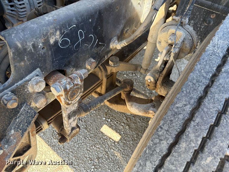 image for item FJ2020 2005 Mack CV713 semi truck