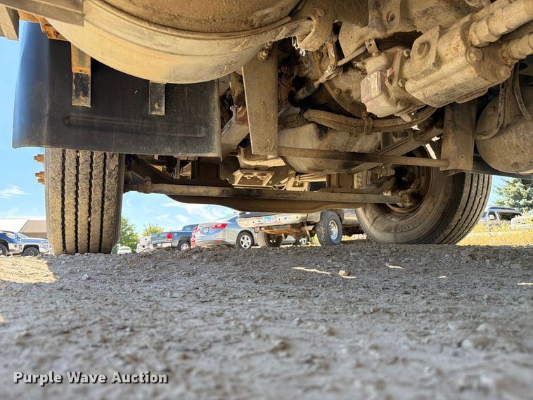 image for item FJ2020 2005 Mack CV713 semi truck