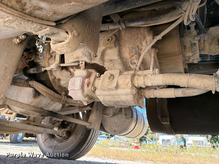 image for item FJ2020 2005 Mack CV713 semi truck