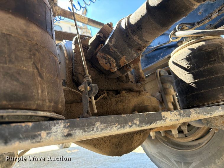 image for item FJ2020 2005 Mack CV713 semi truck