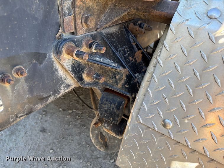 image for item FJ2020 2005 Mack CV713 semi truck