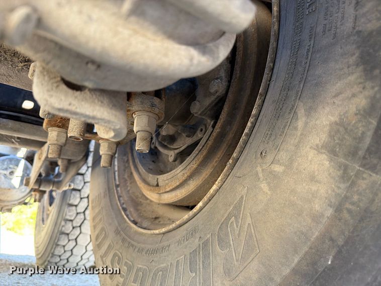 image for item FJ2020 2005 Mack CV713 semi truck