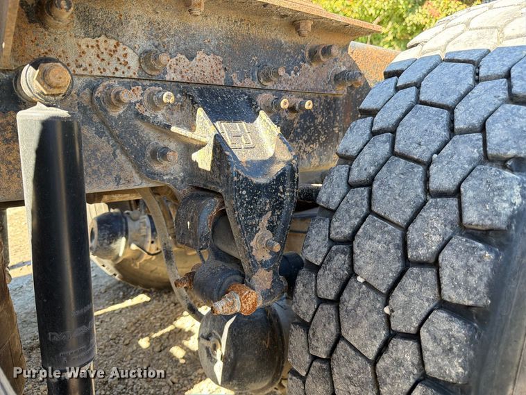 image for item FJ2020 2005 Mack CV713 semi truck