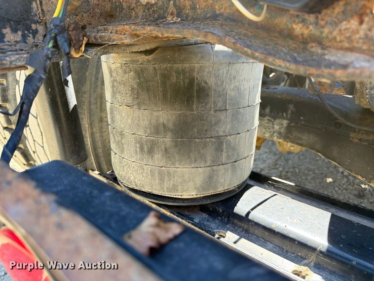 image for item FJ2020 2005 Mack CV713 semi truck