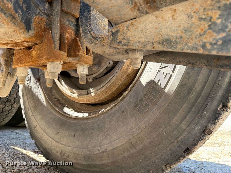 image for item FJ2020 2005 Mack CV713 semi truck