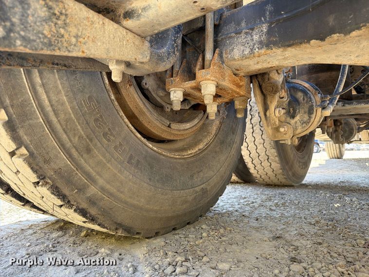 image for item FJ2020 2005 Mack CV713 semi truck