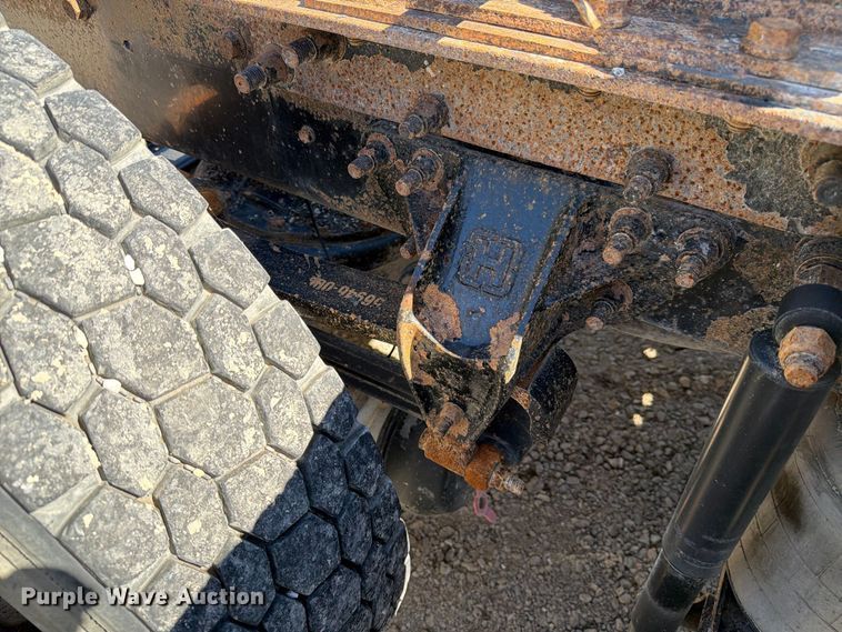image for item FJ2020 2005 Mack CV713 semi truck