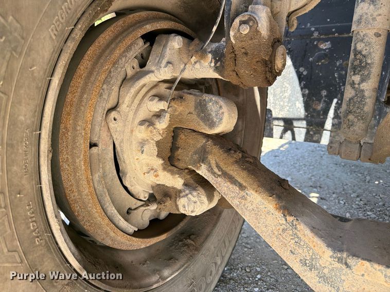 image for item FJ2020 2005 Mack CV713 semi truck