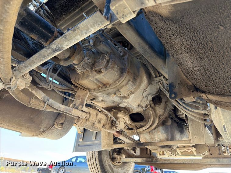 image for item FJ2020 2005 Mack CV713 semi truck