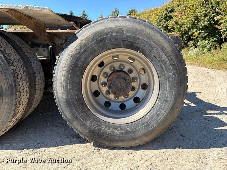 image for item FJ2020 2005 Mack CV713 semi truck