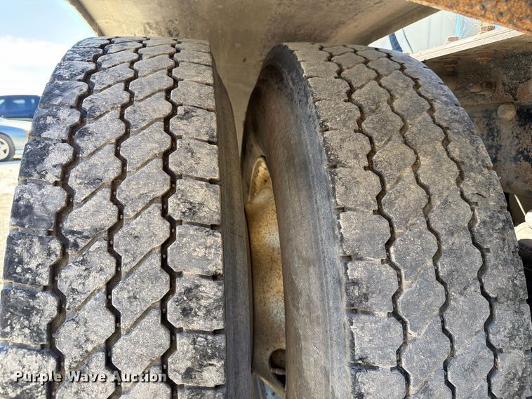 image for item FJ2020 2005 Mack CV713 semi truck