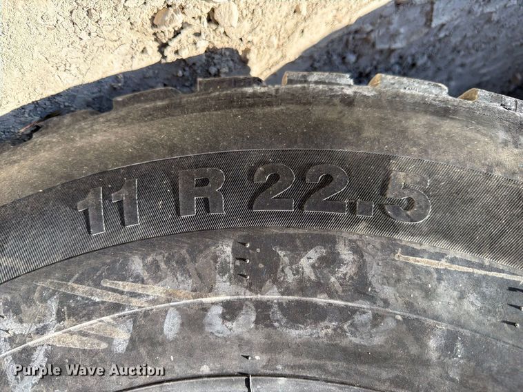 image for item FJ2020 2005 Mack CV713 semi truck