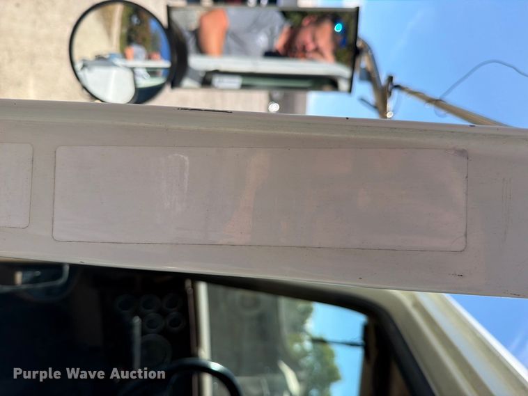 image for item FJ2020 2005 Mack CV713 semi truck