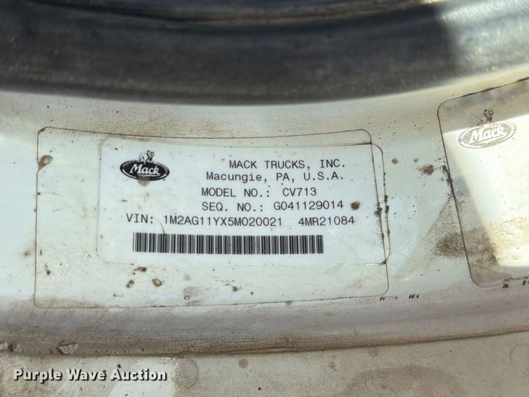 image for item FJ2020 2005 Mack CV713 semi truck