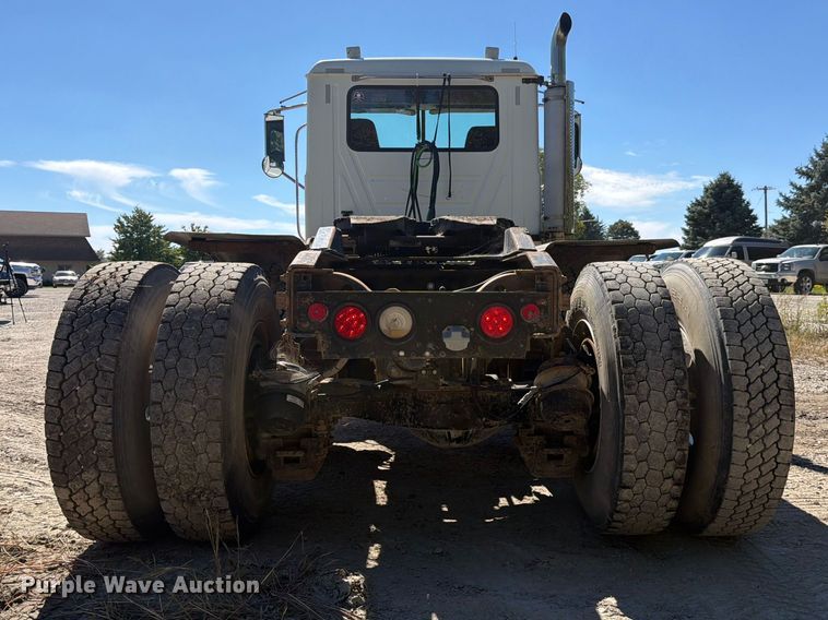 image for item FJ2021 2007 Mack CV713 semi truck