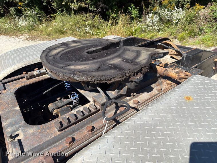 image for item FJ2021 2007 Mack CV713 semi truck