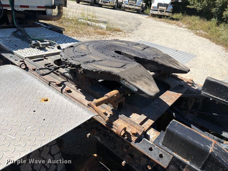 image for item FJ2021 2007 Mack CV713 semi truck