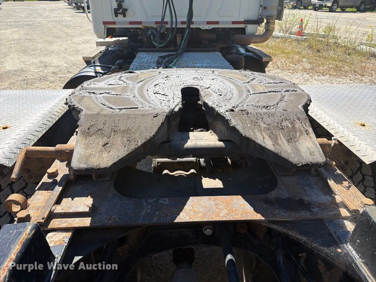 image for item FJ2021 2007 Mack CV713 semi truck