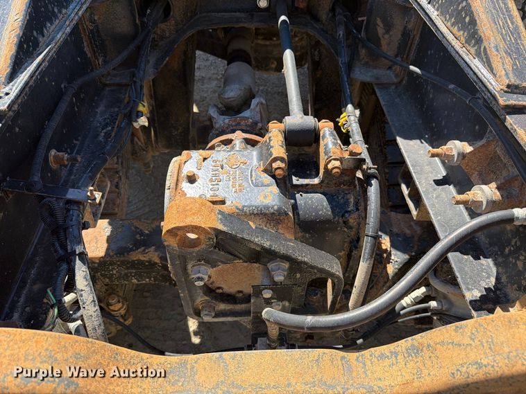 image for item FJ2021 2007 Mack CV713 semi truck