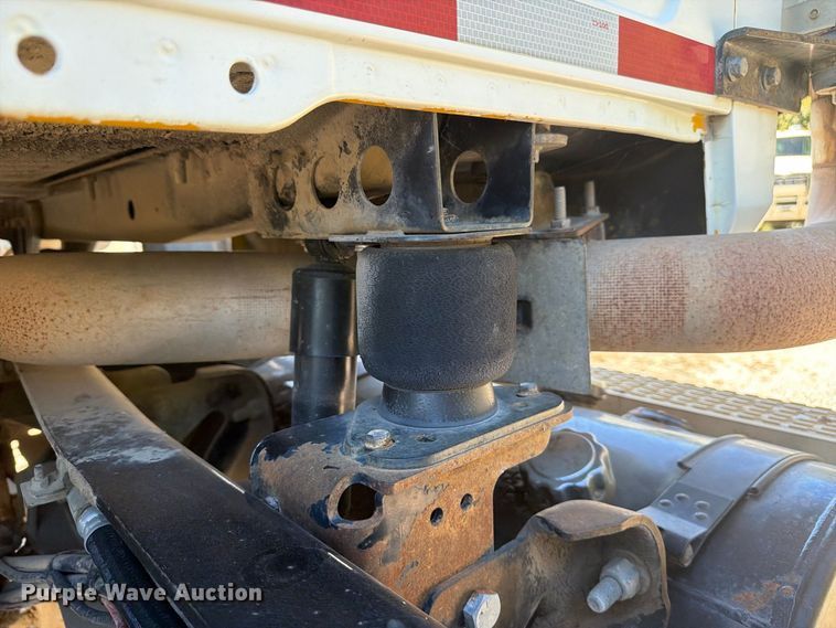 image for item FJ2021 2007 Mack CV713 semi truck