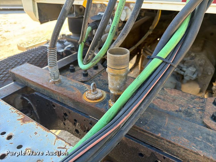 image for item FJ2021 2007 Mack CV713 semi truck