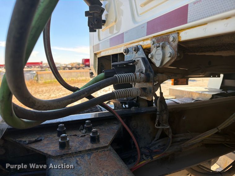 image for item FJ2021 2007 Mack CV713 semi truck