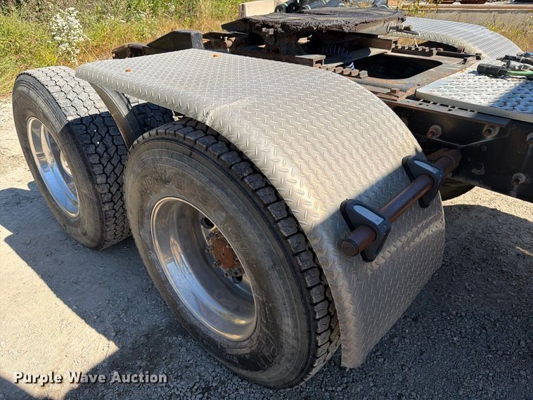 image for item FJ2021 2007 Mack CV713 semi truck