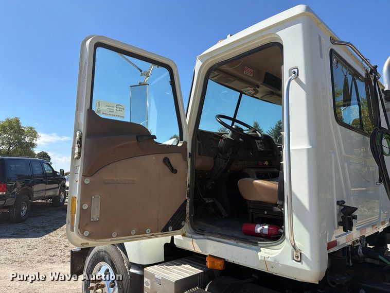 image for item FJ2021 2007 Mack CV713 semi truck