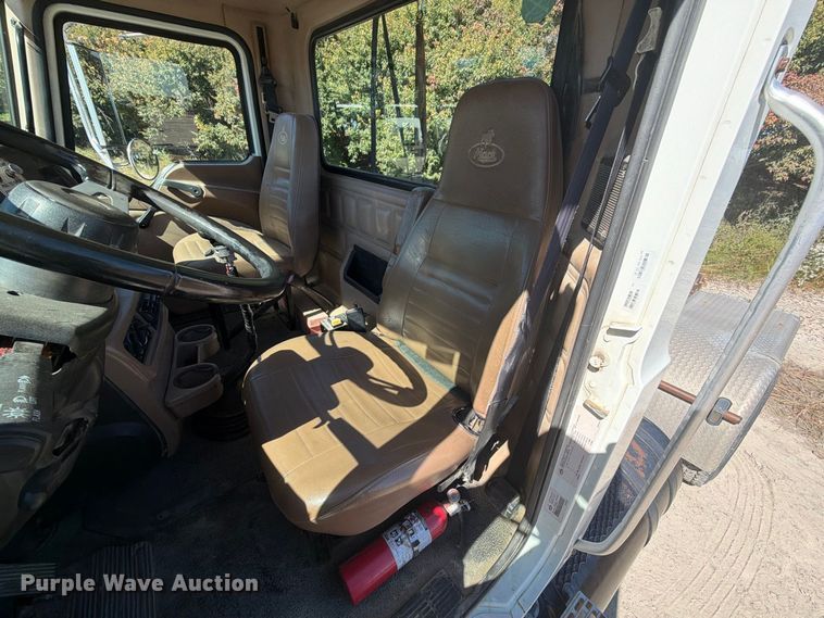 image for item FJ2021 2007 Mack CV713 semi truck