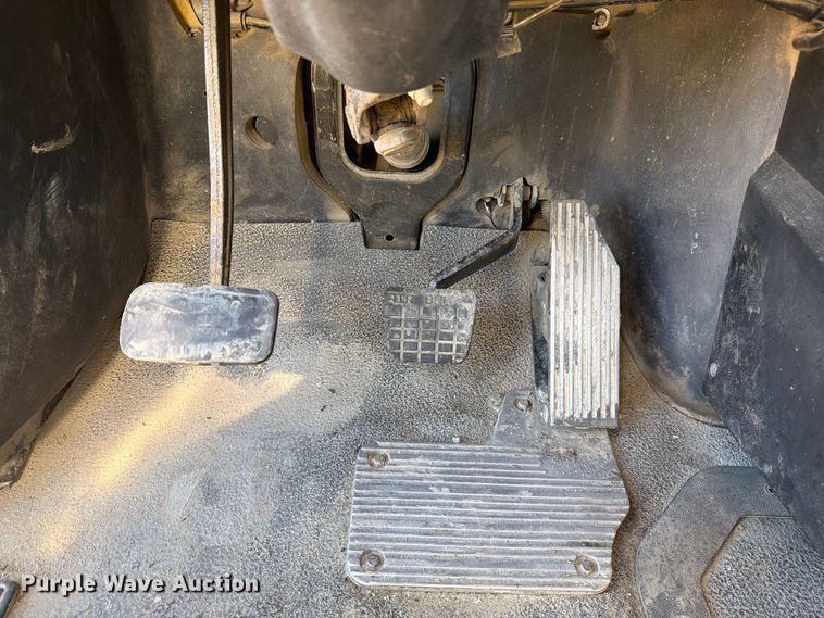 image for item FJ2021 2007 Mack CV713 semi truck