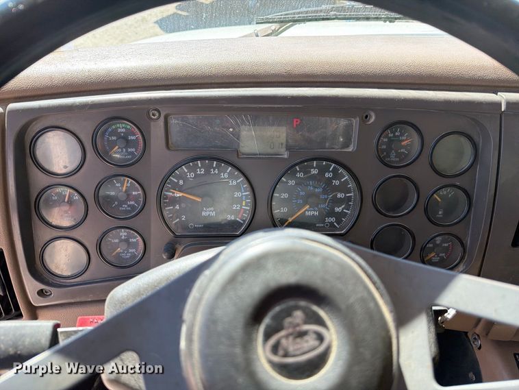 image for item FJ2021 2007 Mack CV713 semi truck