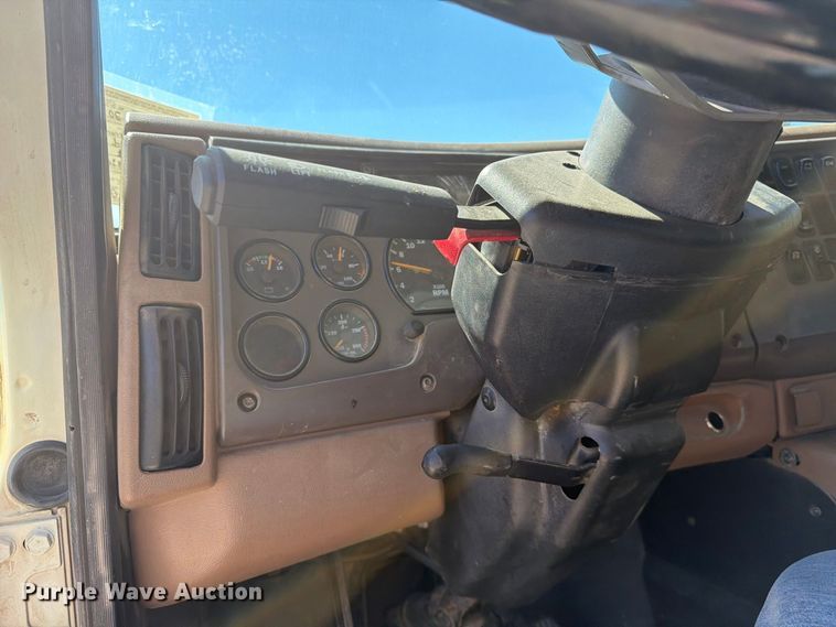 image for item FJ2021 2007 Mack CV713 semi truck