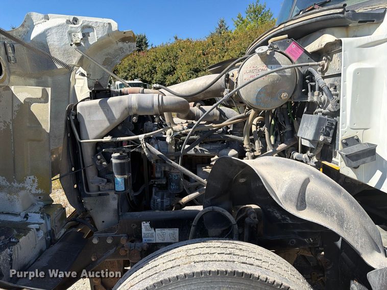 image for item FJ2021 2007 Mack CV713 semi truck